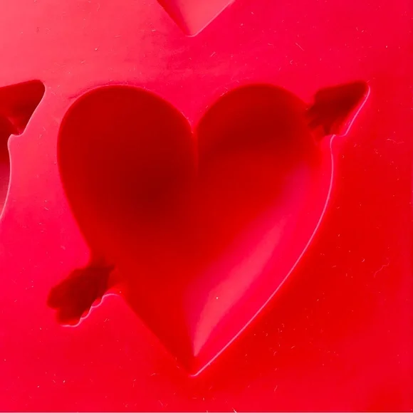 Wilton•Set of 2•Heart-Shaped Silicone Baking Molds•Rice Krispies/Brownies/Cakes - Picture 5 of 12
